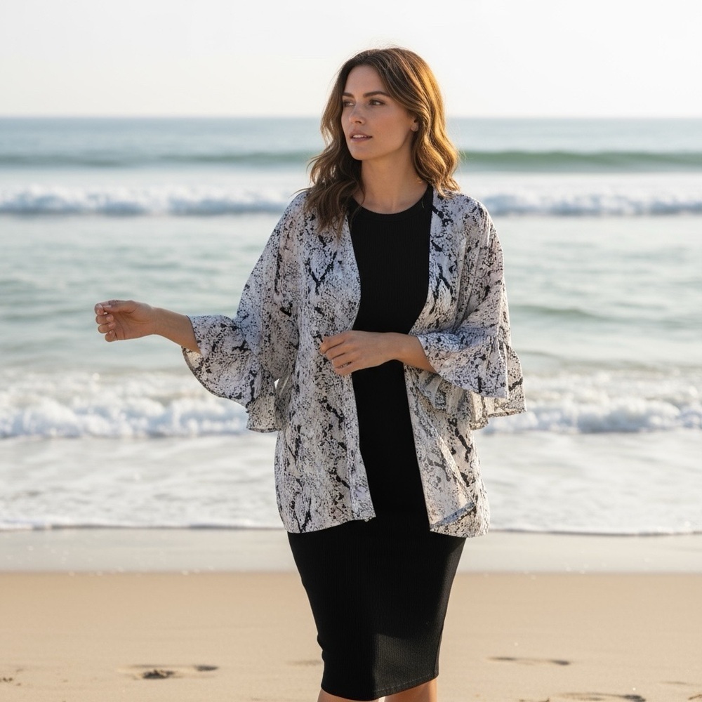 Coco + Carmen - OS - Kimono - snake pattern- short big trumpet sleeves